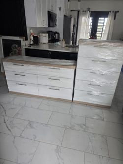 Cómoda con gavetero nuevo a estrenar