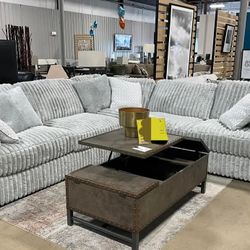 Ashley,  Seccional, Couch, Sectional// Delivery Available 