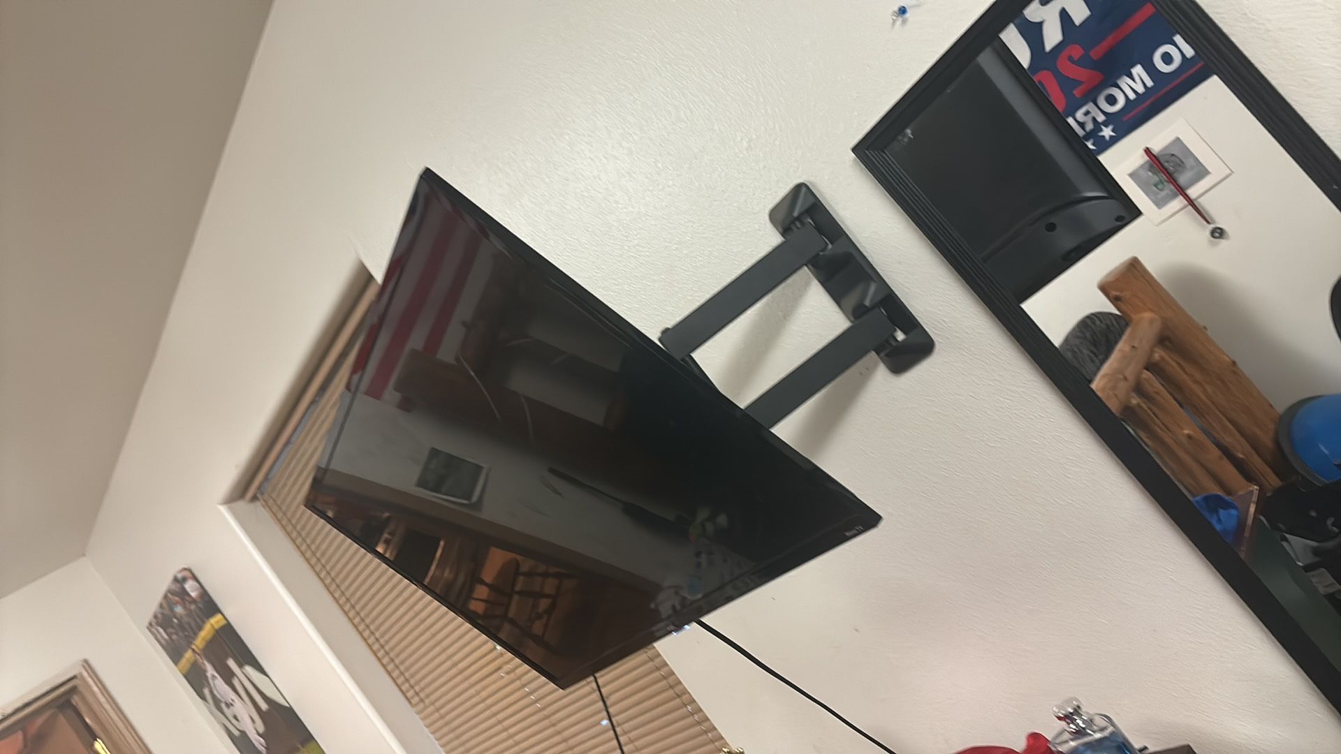 Roku Smart Tv, 40 Inches(I Think)