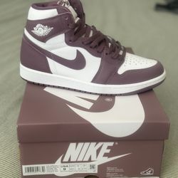 NIKE AIR JORDAN RETRO 1 HIGH OG MAUVE MENS SIZE 9 DS