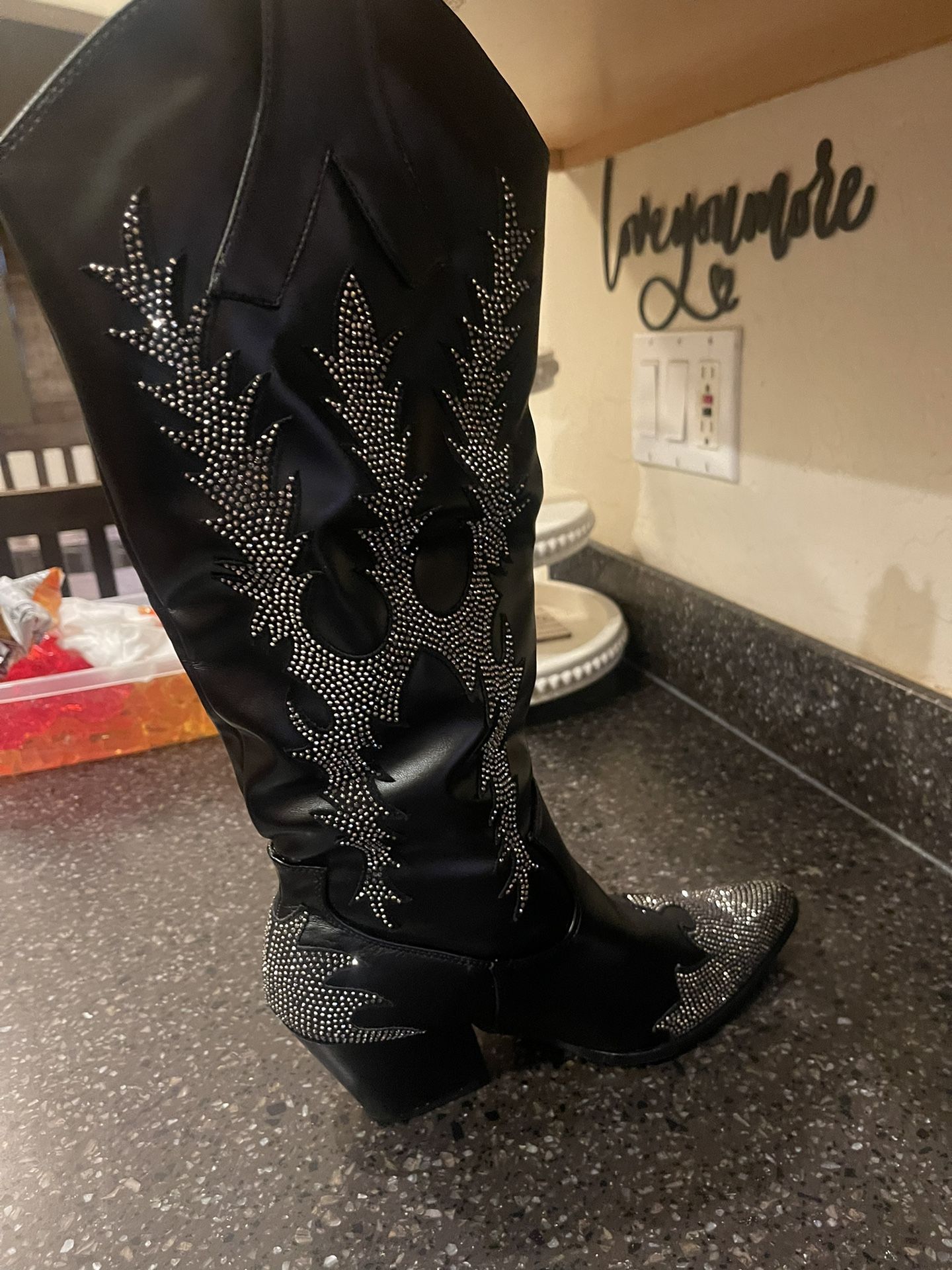 Fashion Nova Boots Size 8