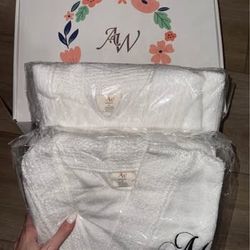 AW BRIDAL Mr & Mrs Matching Robe Set (Size M & XL)– New in Box
