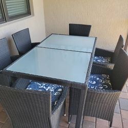 Mint condition Wicker/ Glass TABLE and six chairs new pads paid $1500