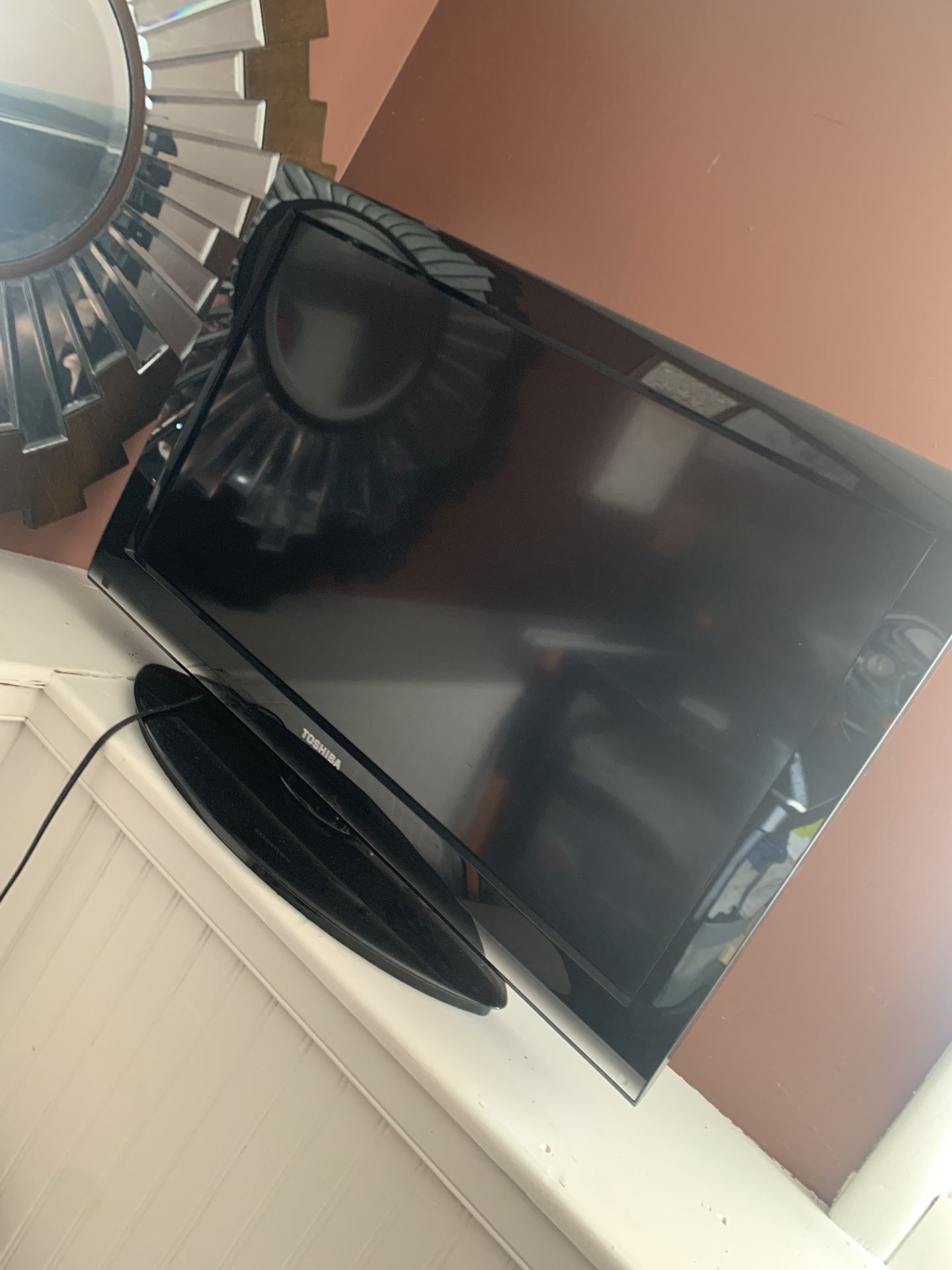 32” TV