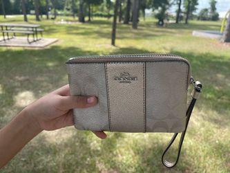 Wristlet coach