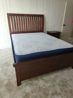 NEW QUEEN-SIZE MATTRESS AND BOX SPRING 💤