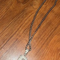 R Necklace 