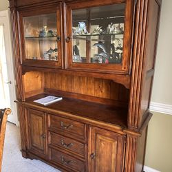 Steve Silver Co Dinning Table/ Hutch Set 