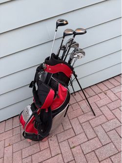 Left  handed men’s Tommy Armour golf club set.  Complete set with golf bag