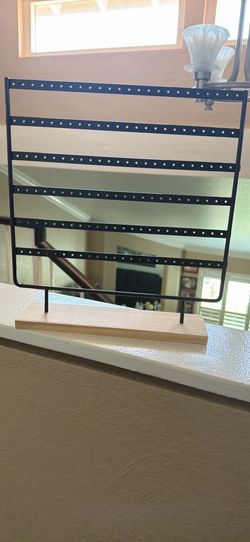 Black Metal Earring Organizer Stand