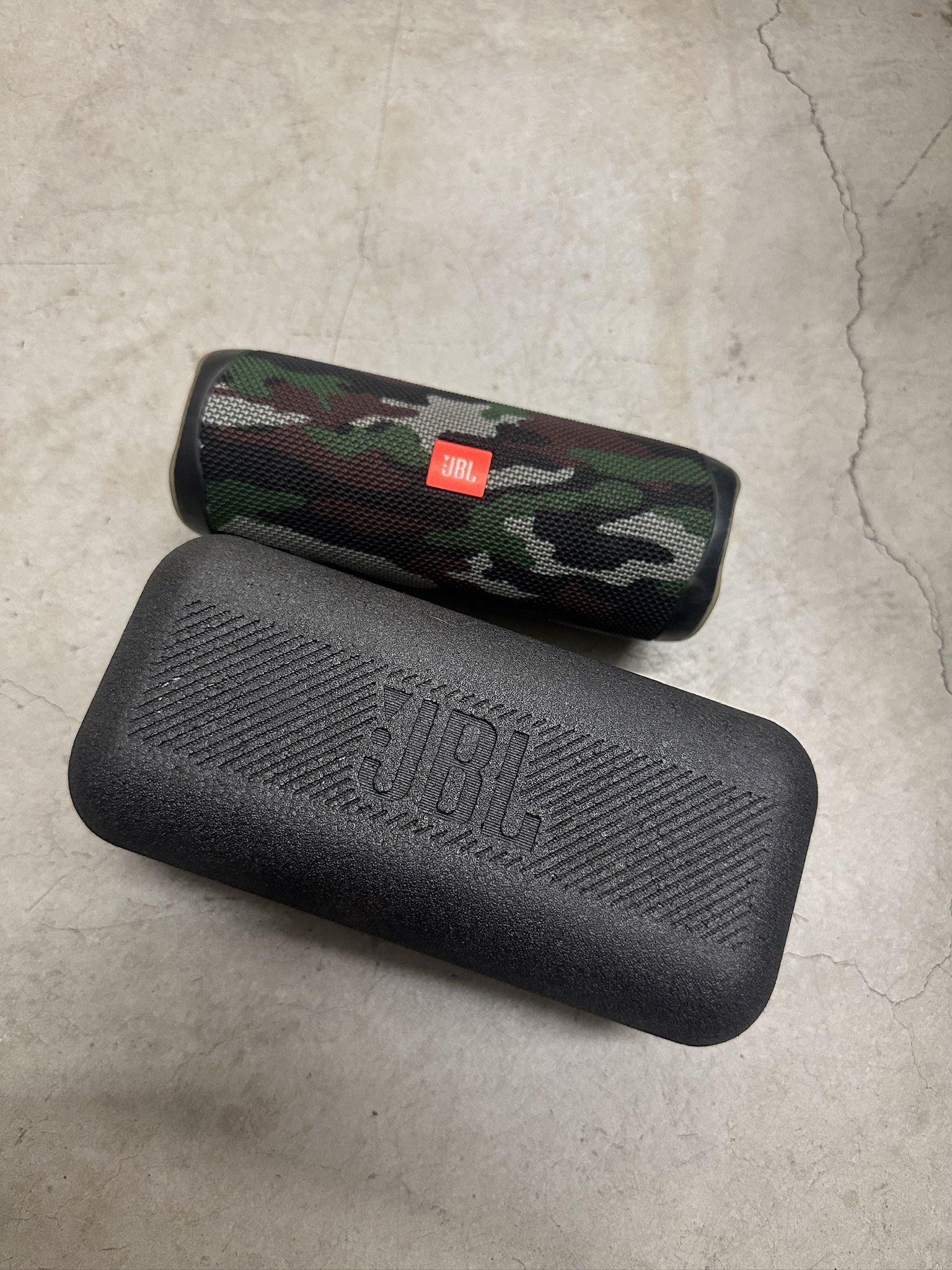 JBL camo Bluetooth Speaker Flip 5