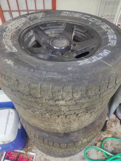 Set of 4 Cooper Discoverer RTX 265/70R16 Tires w/ 5-Lug Black Rim