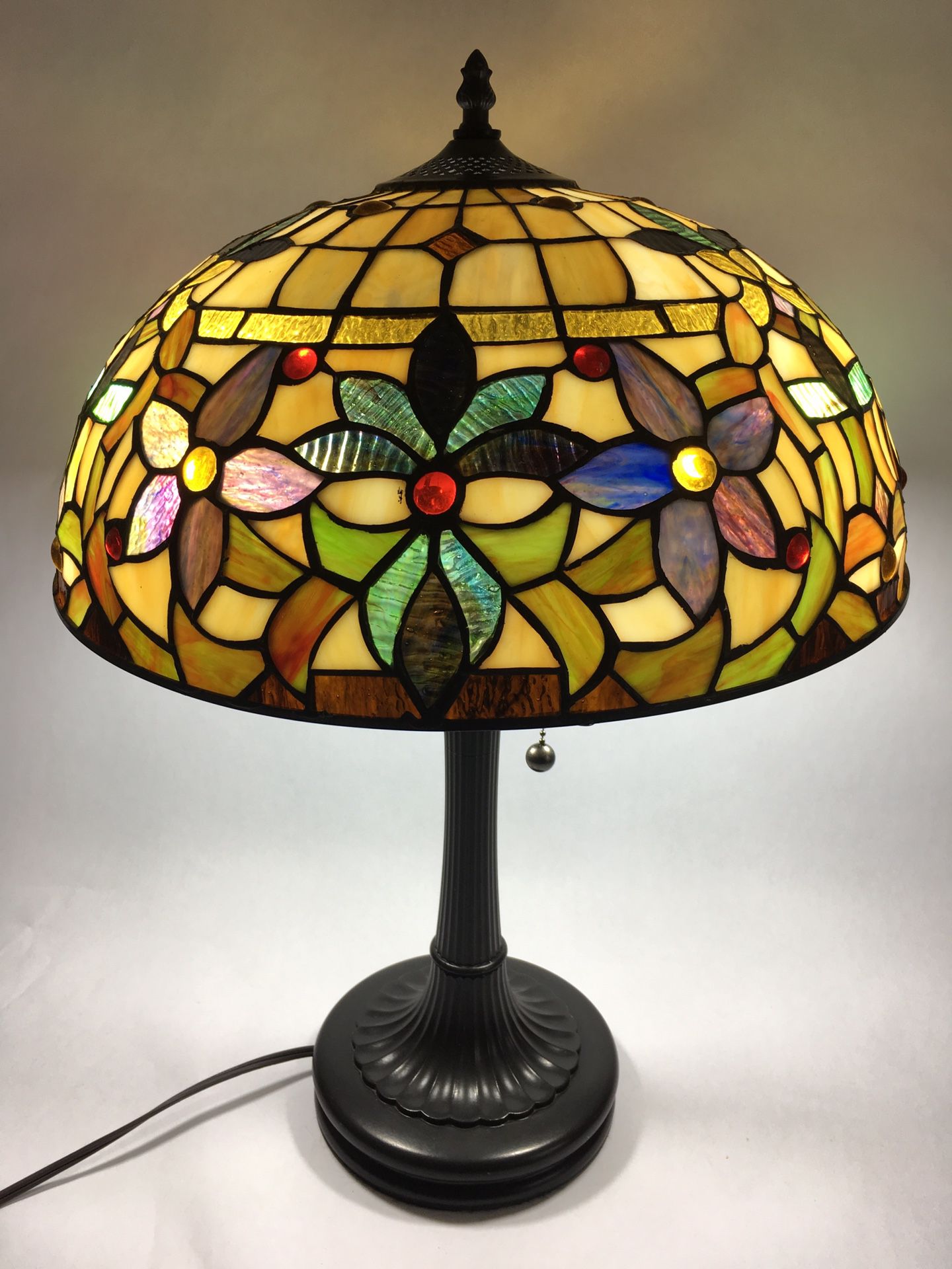 Gorgeous Quoizel Collections Stained Glass Lamp (Shade with Matching Base)