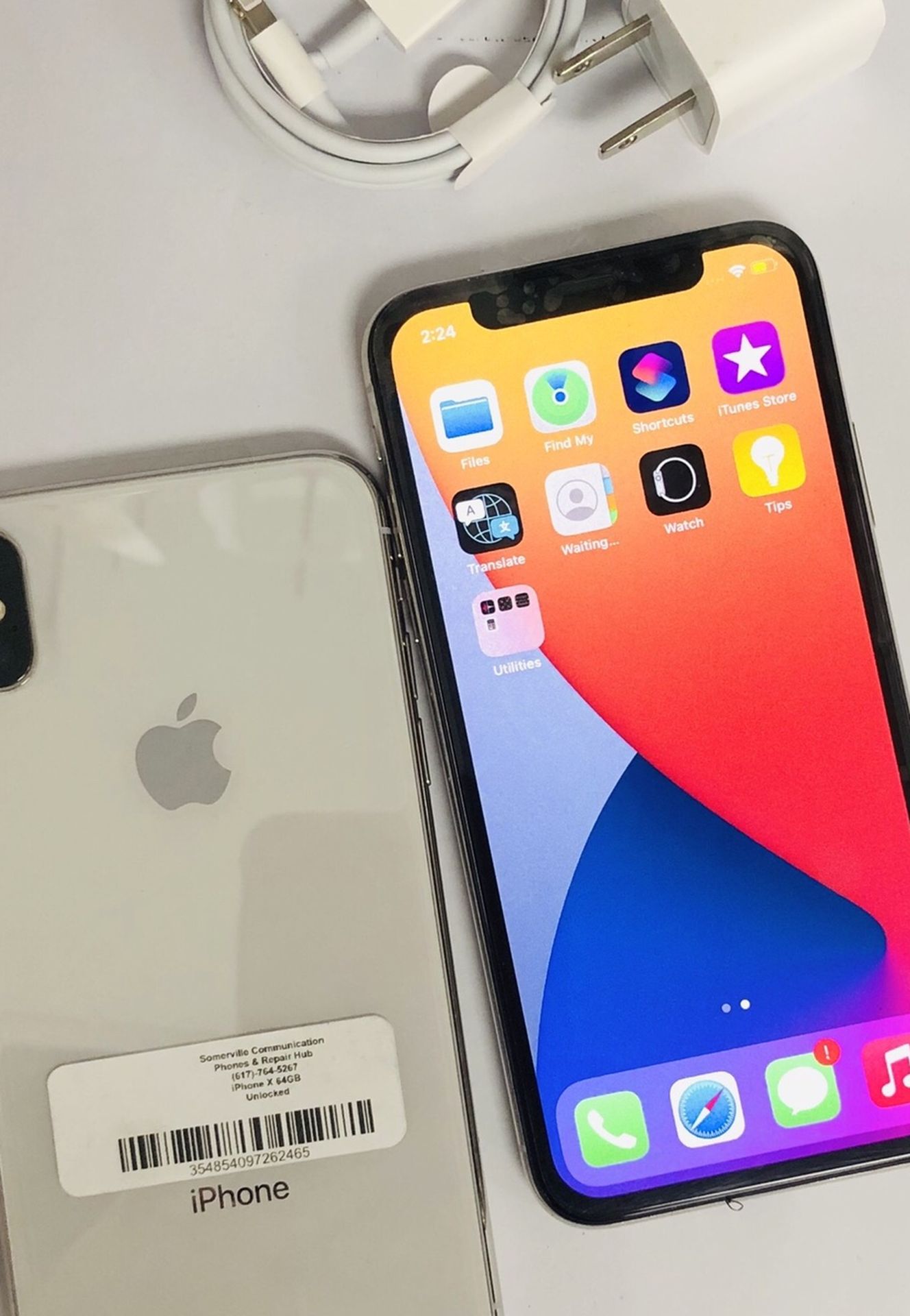 Factory unlocked iPhone x 64 gb, excellent conditions store warranty
