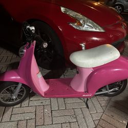 Razor Pocket Mod Betty Electric 