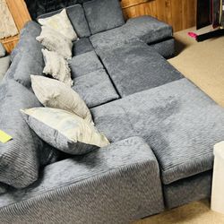 Stylish Stunning Cozy Sectional!