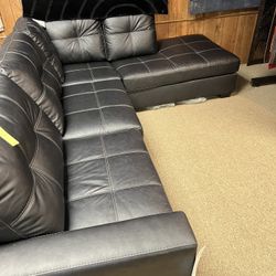 Stylish Nice Chaise Sectional!