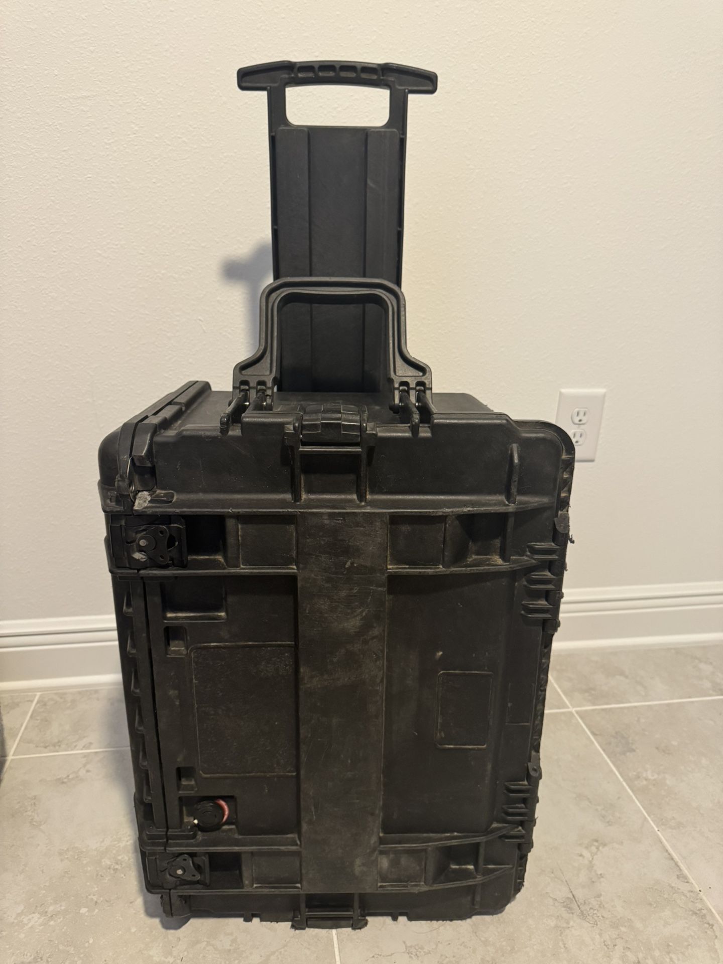 Pelican Military Grade Tool Box with Wheels (Trays Missing) 
