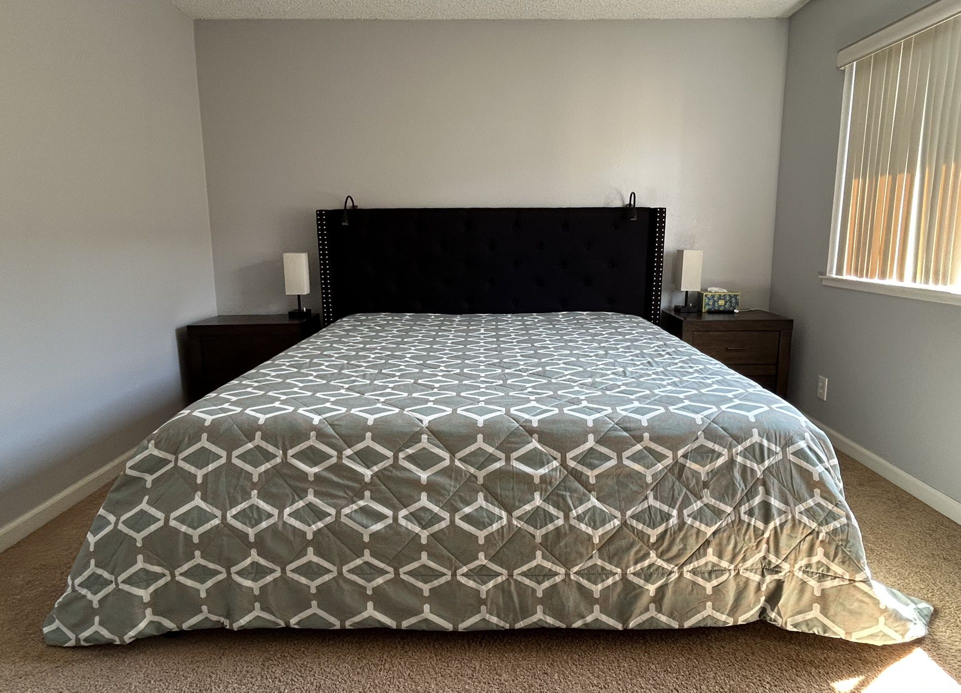 Headboard Platform Bed & King size mattress - Excellent Condition