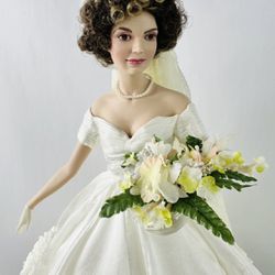 Rare Vintage New in Box Franklin Mint Jacqueline Kennedy 16” Porcelain Heirloom Bride Doll