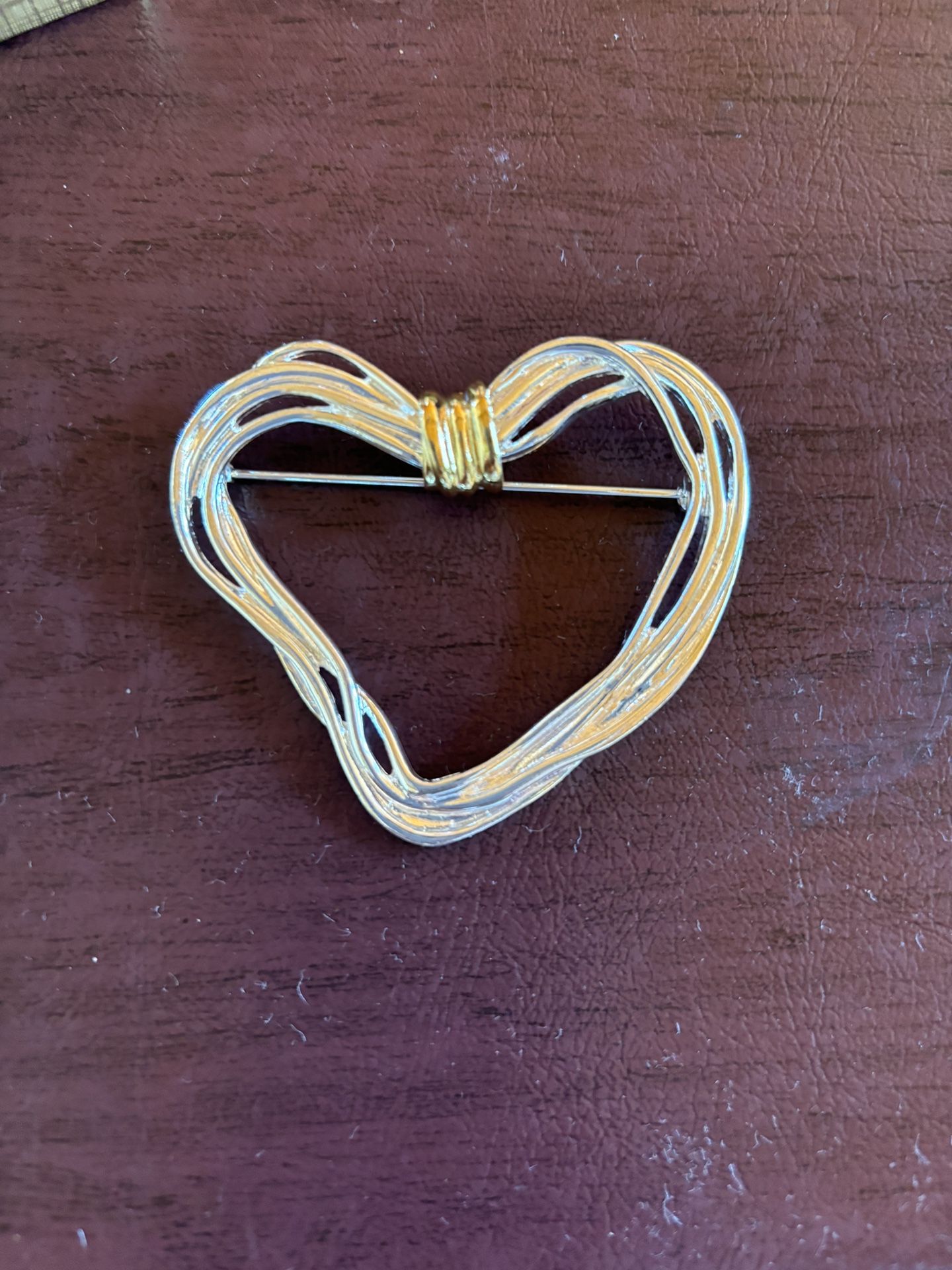 Premier Designs NWT Vintage Collectible Two Tone Heart Brooch Jewelry