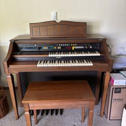 Lowrey Organ