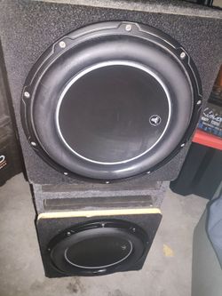 Two 12 inch  mint condition W6 v3 JL Audio aun woofers with box