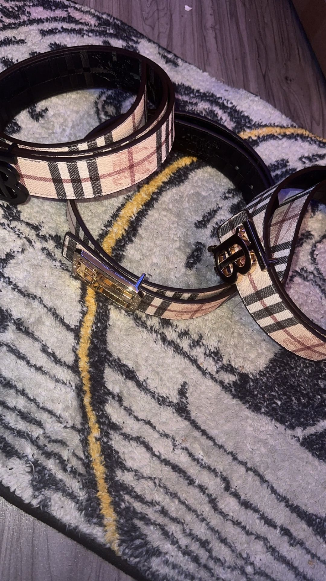 REVERSIBLE BURBERRY BELTS (SZ 28-36)