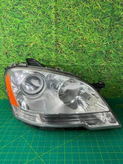 09-11 Mercedes ML ML450 ML550 Right Passenger Halogen Headlight  OEM
