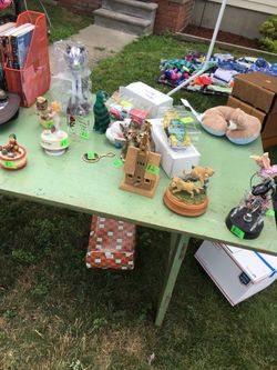 Music boxes & collectibles