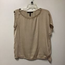 Women’s BCBGMAXAZRIA 100% polyester beige pull over top… Size small