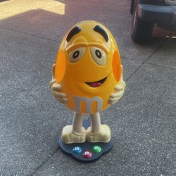 M&M Store Display— Peanut M&M