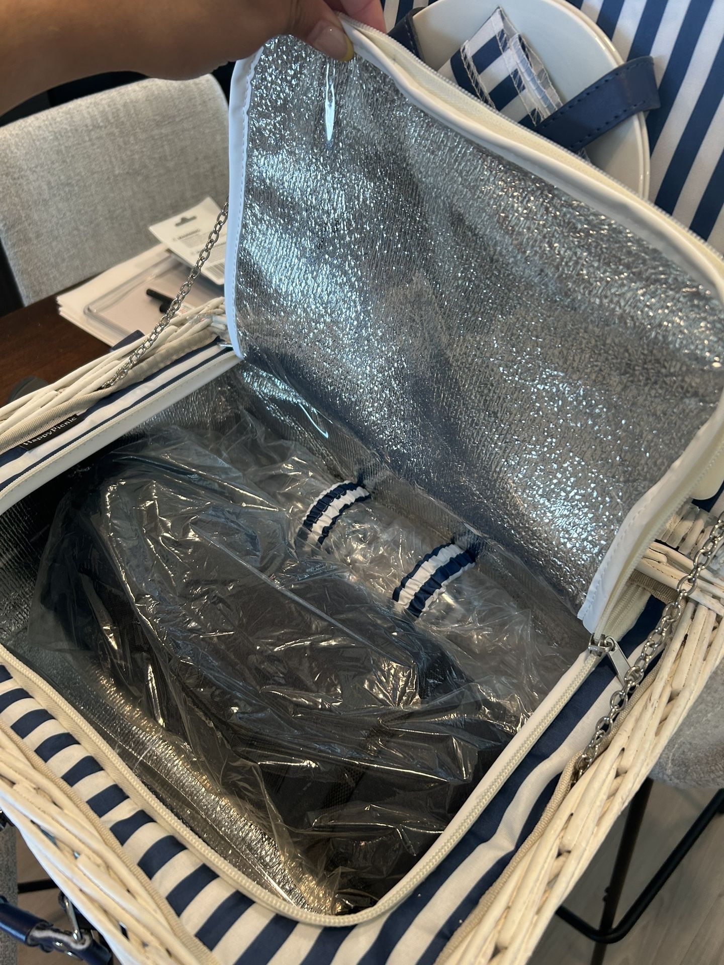 White picnic basket
