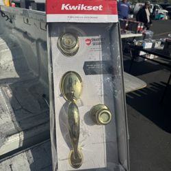Kwikset Dakota Polished Brass Single Cylinder Door Handleset with Tylo Door Knob Featuring SmartKey Security