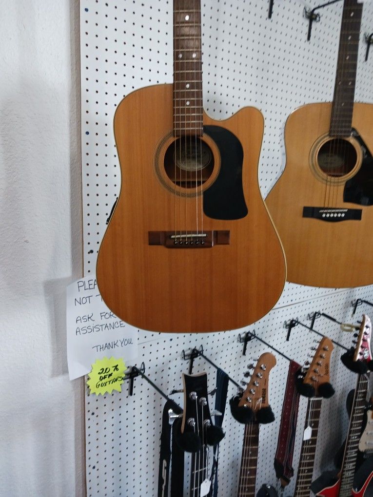 Washburn WD 20S CE Acoustic Electric Guitar W/ Hard Case