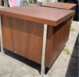End Table / Mesa Con Cajon