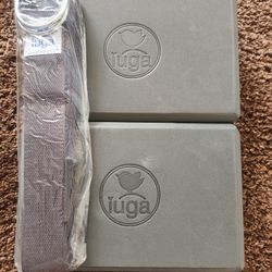 2 Yoga Blocks And Straps