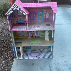 2 Doll Houses