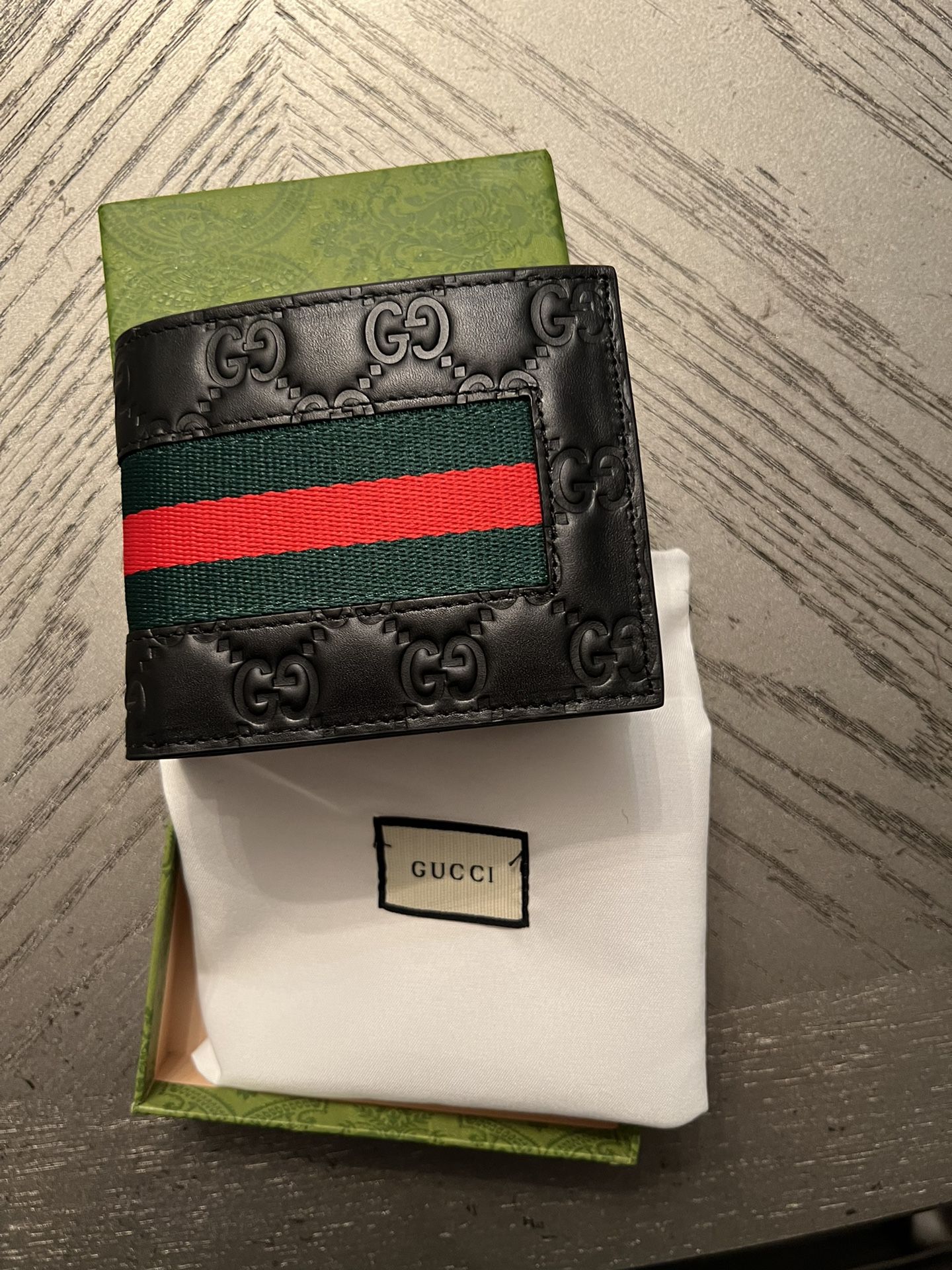 Gucci Leather Money Clip Card Holder for Sale in Miami Beach, FL - OfferUp