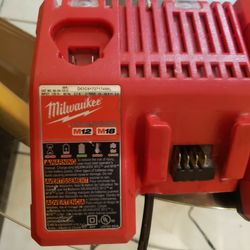 Milwaukee Charger M18 M12