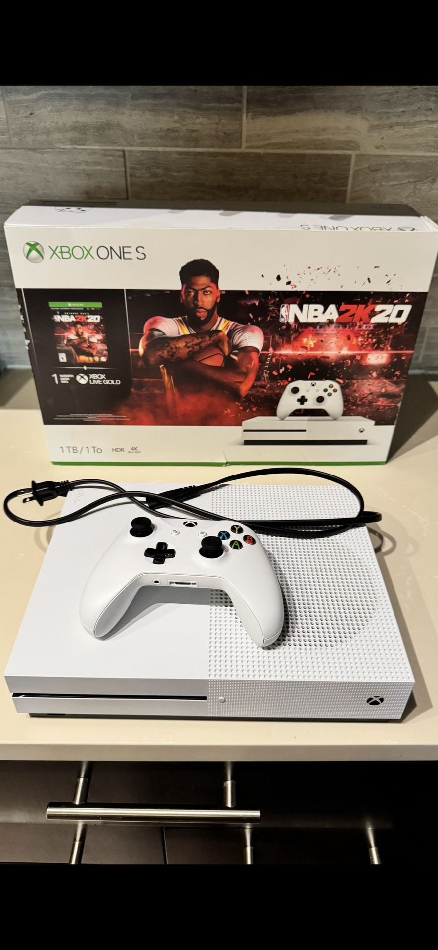 Microsoft Xbox One S (1 TB)