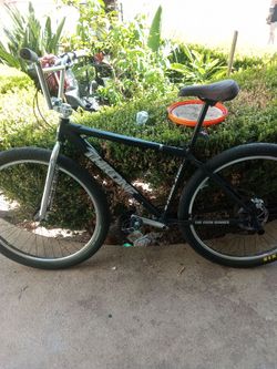 Throne The Goon Runner BMX Bike