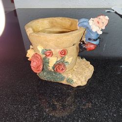 Gnome hanging on pot