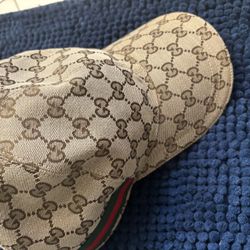 Authentic Gucci Hat And Belt (size 36-40)