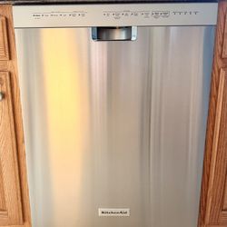 KitchenAid KDFE104DSS5 Dishwasher – Excellent Condition