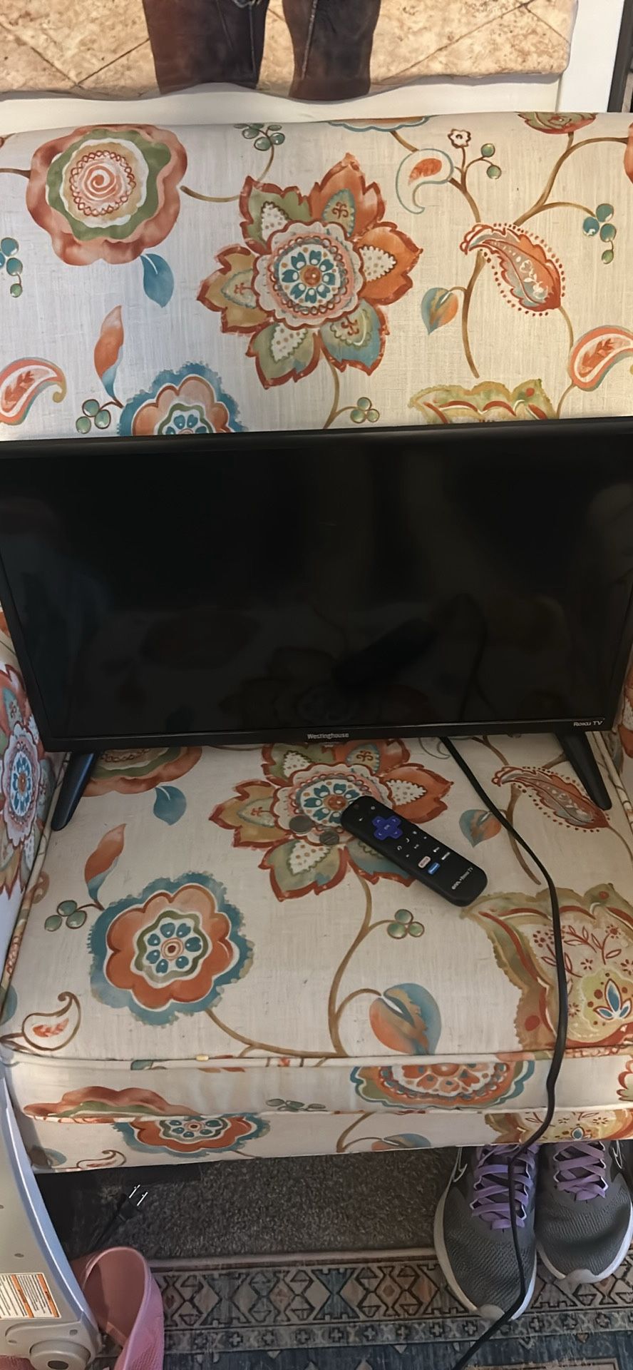 24 Inch  Westinghouse Roku Tv With Remote