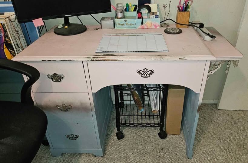 Cute pink Hombre Desk