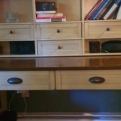 Beautiful Desk with Desktop Hutch