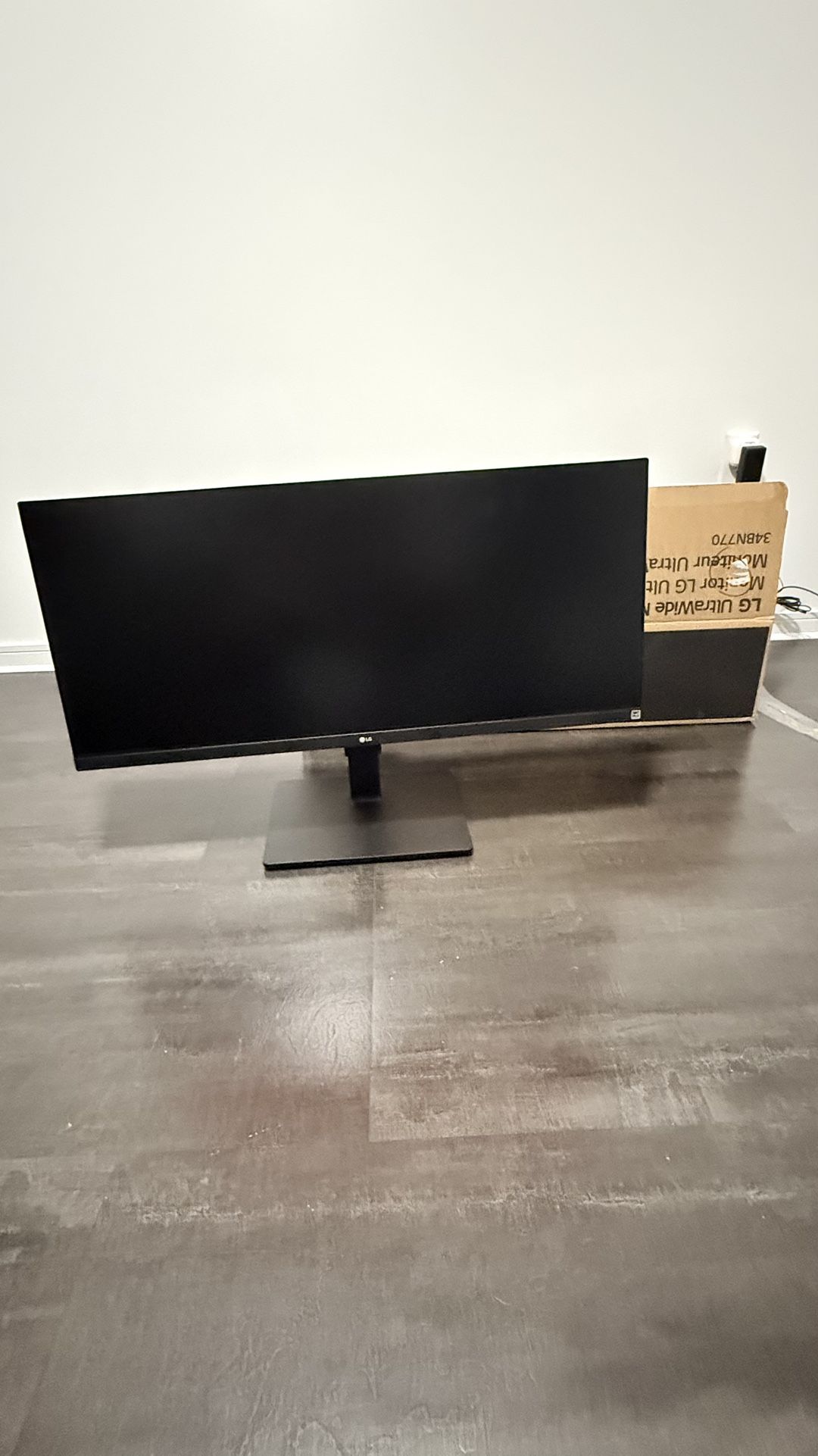 LG 34BN770 Ultrawide QHD Monitor - Perfect for Productivity & Gaming!
