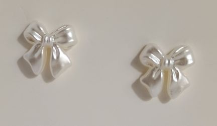 White Pearl Bow Earrings